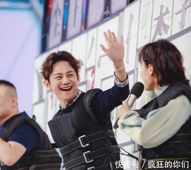 『快本』谢娜上春晚后变大牌，《快本》游戏环节现冷漠脸，与谭松韵差别大