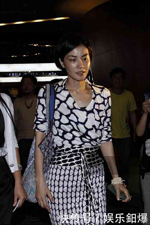 张柏芝穿黑白裙，再看看王菲的，网友：这差距也太大了吧