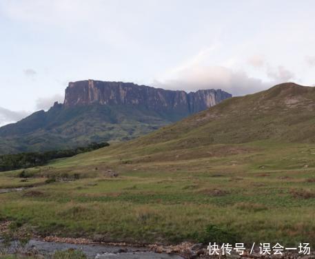 世界“最神秘”大山，已有3亿年的历史，山顶惊现恐龙化石！