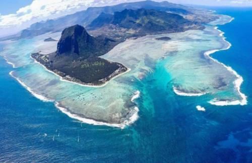 世界之最，世界海底最大的瀑布，约有200千米的宽度