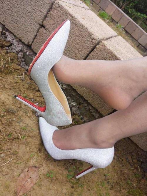 散出去无穷的女人魅力！时尚唯美的细跟鞋高跟鞋！