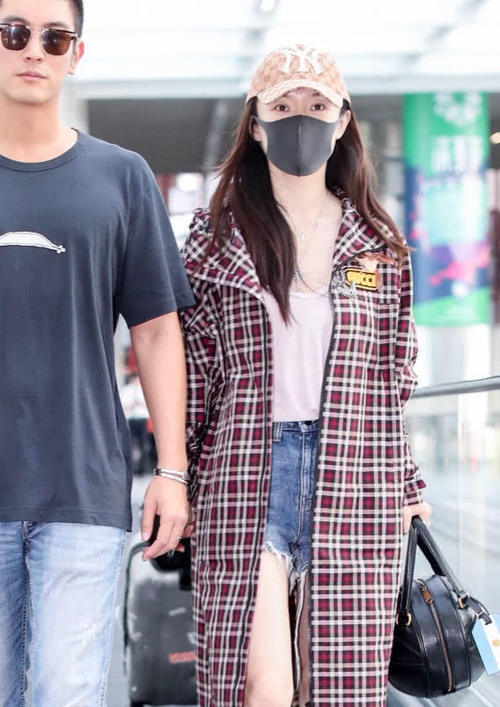 霍思燕提着一个加大版的“铅球”是为了防身?看着就好重啊!