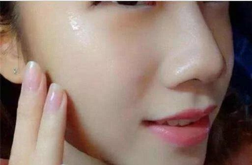 很多女性都“瞧不起”超市里2块钱的它，睡前擦一擦，完爆玻尿酸