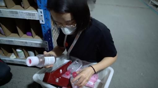 #美妆鉴定师#一年试10000支口红,90后姑娘却不直播不带货