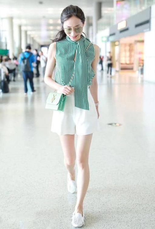 当董洁和韩雪同穿绿色衬衫的那一刻，我才见识到什么叫清新脱俗