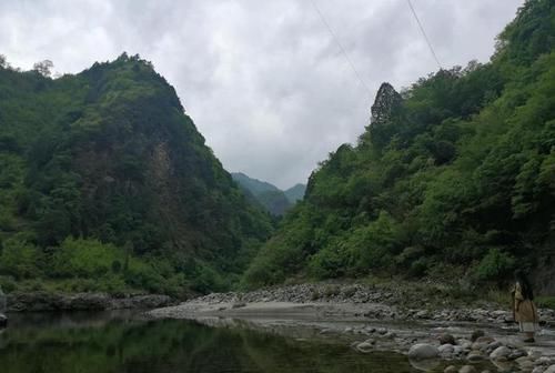 西安唯一可以媲美九寨沟的景点，门票仅45元，一年四季都适合游玩