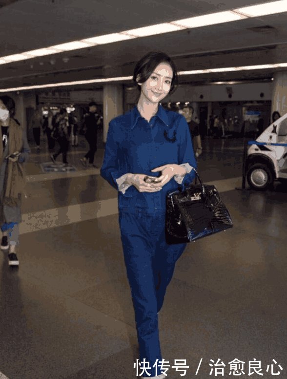 王鸥一身牛仔连体裤美出新高度! 网友 我就好奇她上厕所怎么办