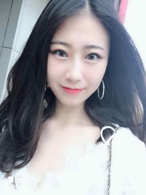 眼镜姑娘你甘心做背影杀手一辈子？不化妆，你永远不知道自己的美