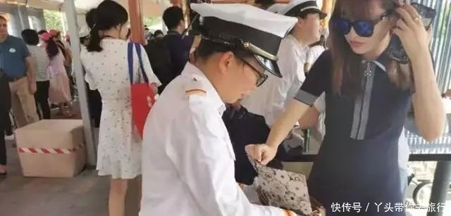 迪士尼允许自带食物、瓶装水！“严防死守”背后，食品饮料三年赚
