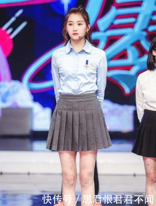 当关晓彤撞上鞠婧祎, 大家都是20岁为何差别太大, 网友: 气质问题