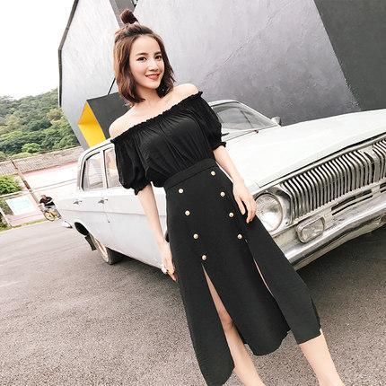 今年刮起一阵“冷淡风”连衣裙，上身凉凉的不沾身，美的不一般