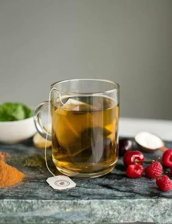 洗头时放2粒这个，头发乌黑不出油，再也不用去洗发店!