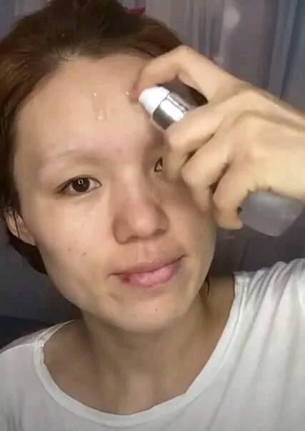 抖音“无眉大妈”迅速走红，妆前没人看一眼，妆后征服男神