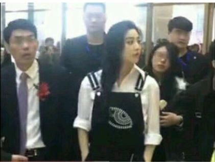 销声匿迹了一段时间的范冰冰舍得现身了？出事就用慈善洗白！