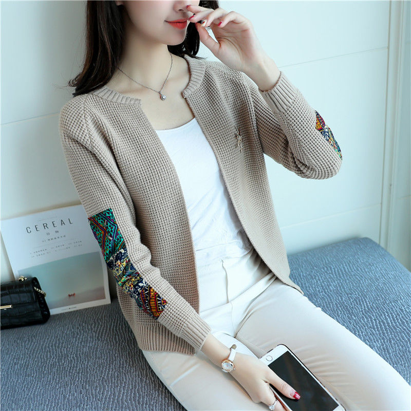 女人别老是穿卫衣配打底裤，开衫+休闲裤才是最时髦的穿法，美爆