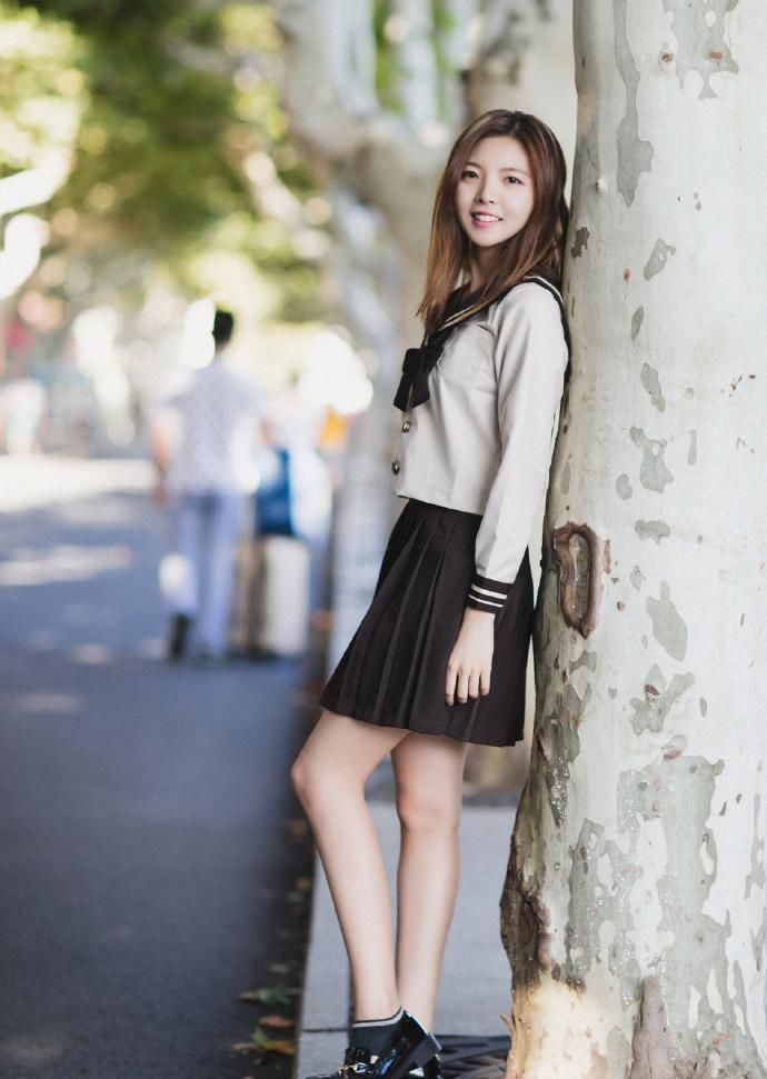 性感制服美女短裙美腿气质写真图片