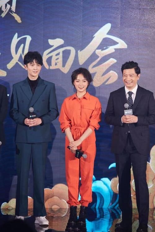 『当下』色彩搭配篇:当下水果那么贵!不如穿上蜜瓜橙,让人看着都甜