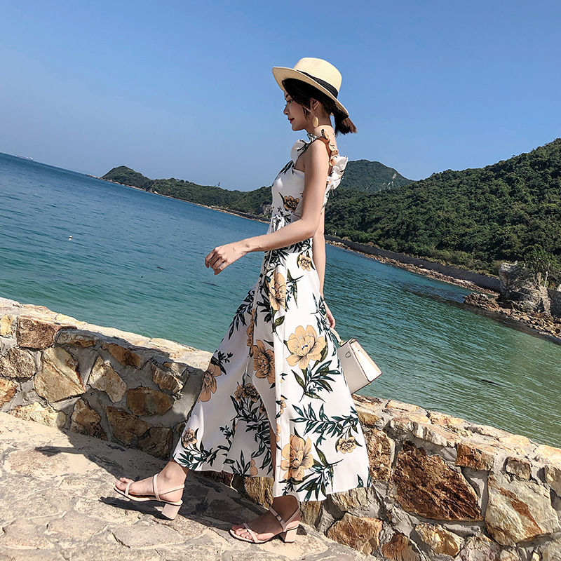 老婆胆子真大，跟我去海边竟然穿成这样!虽然很生气但是很养眼