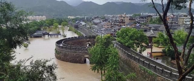 撑住！28人遇难，20人失联！这座古城全城被淹......