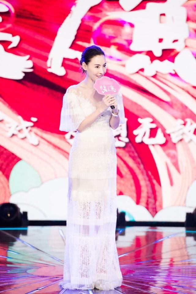 张柏芝一袭仙女裙又美回到了18岁！网友：真不知谢霆锋怎么想的