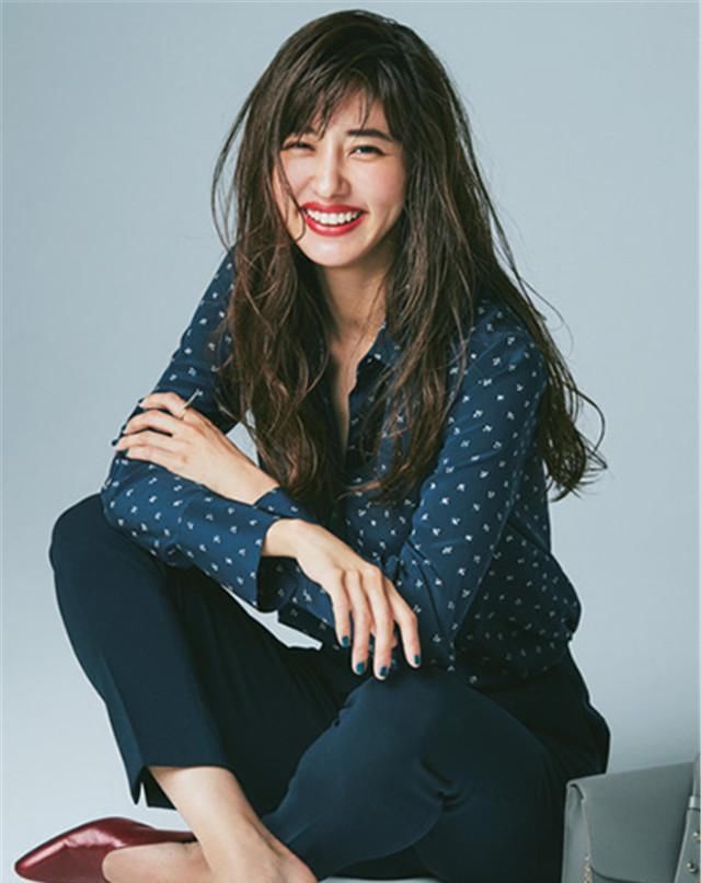  【宽松】春季穿搭颜色搭配很重要,这些配色小技巧,显白还有女人味!
