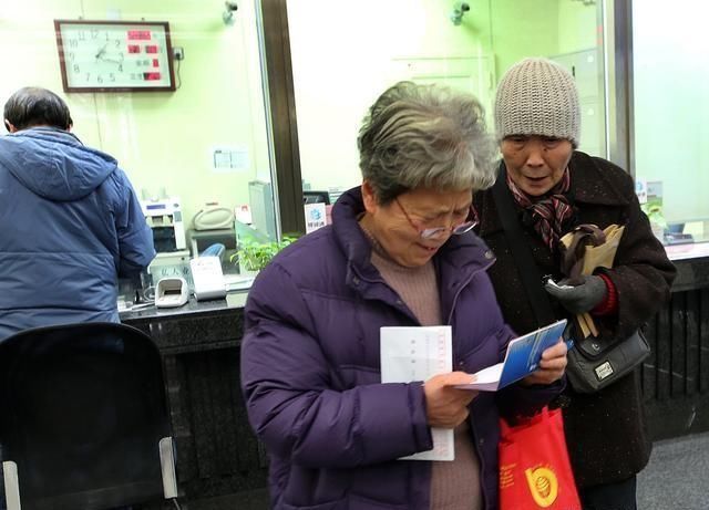 事业单位同级别养老金相差2000元，这些因素影响我们的养老金？