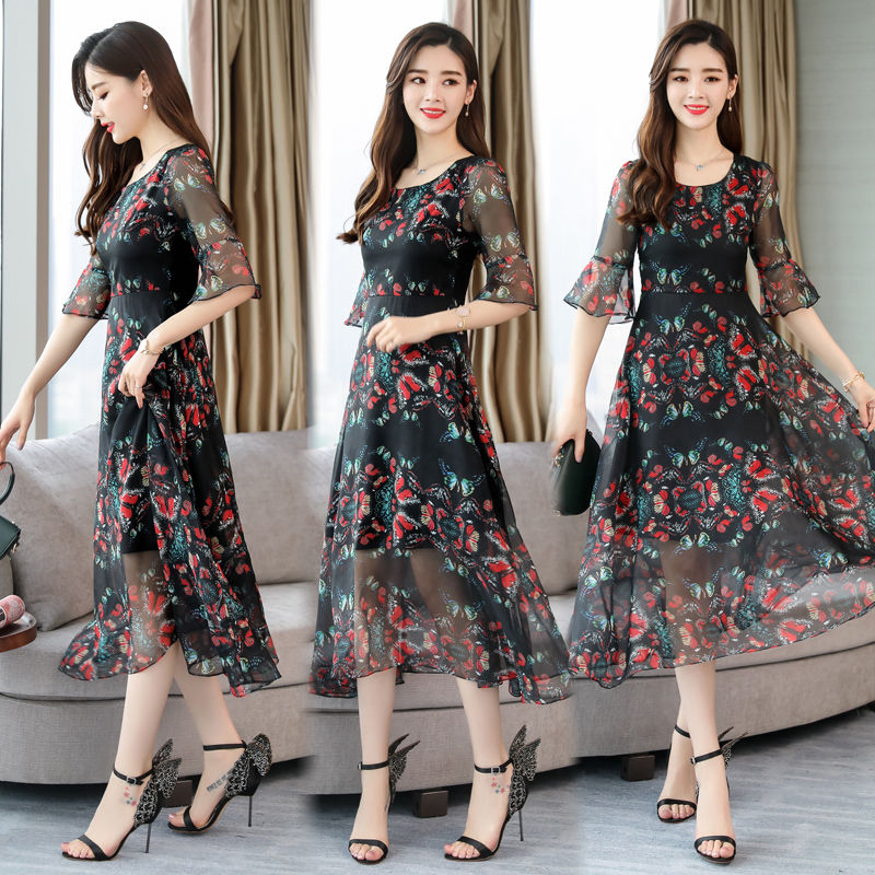 如今70后女人都流行这样穿，换上这连衣裙，居然美得不敢相信