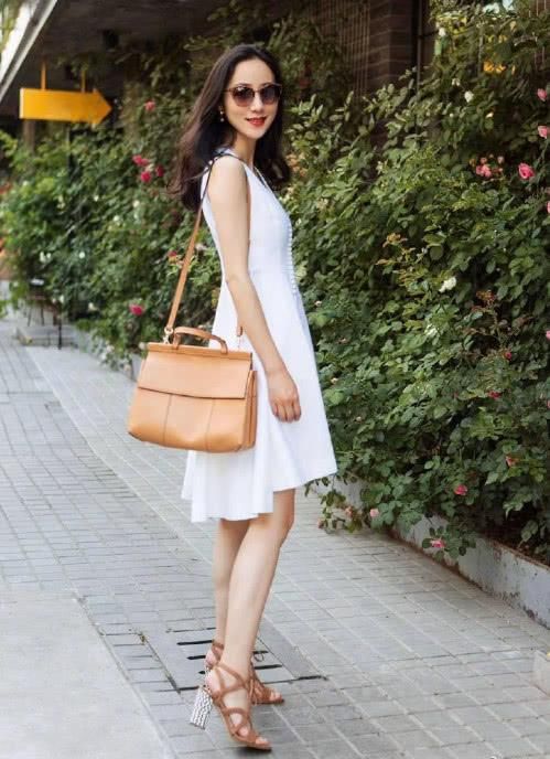 韩雪真厉害！把烂大街的连体装居然穿出国际范，谁能做到？