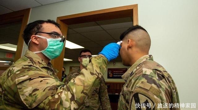 「罗斯福」舰长写亲笔信也没用,五角大楼拒绝隔离罗斯福号,还下令封口