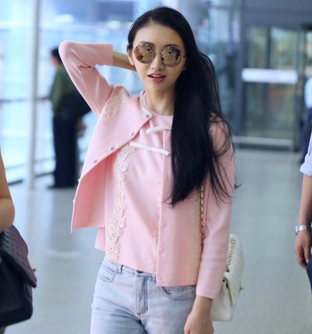 景甜豁出去了！蕾丝睡衣穿到衬衣外面，网友：张继科放你出来了？