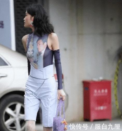 穿搭■街拍：她这衣服是画上去的吧？