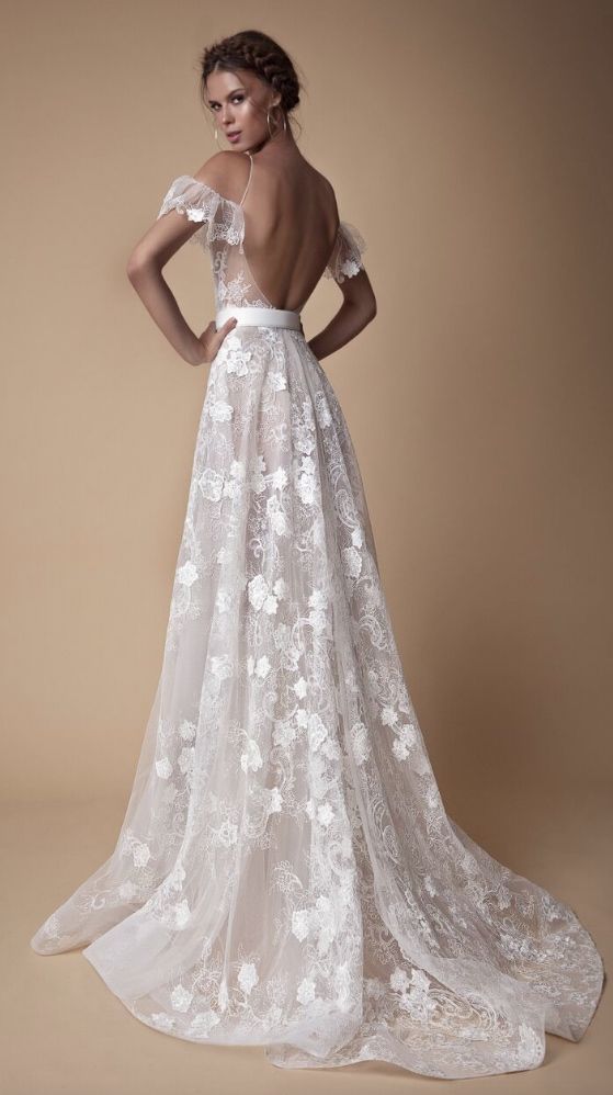 Berta婚纱:蕾丝与薄纱完美的结合带来天使般的魅力