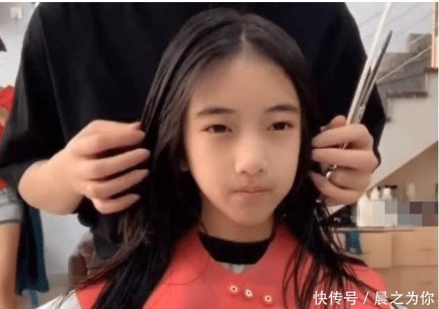 气质:初中女孩换了款女神波浪卷后,居然变成高冷御姐,女生:不敢相信