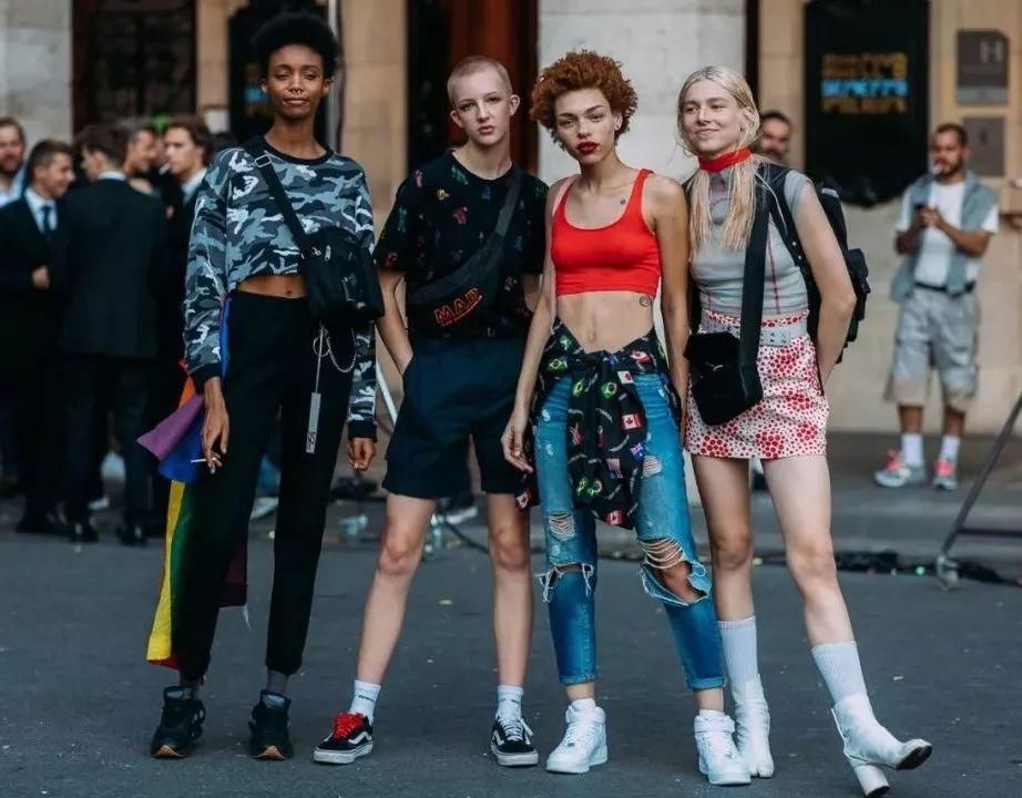 印花搭配通用指南:这个夏天如何美得艳而不俗?