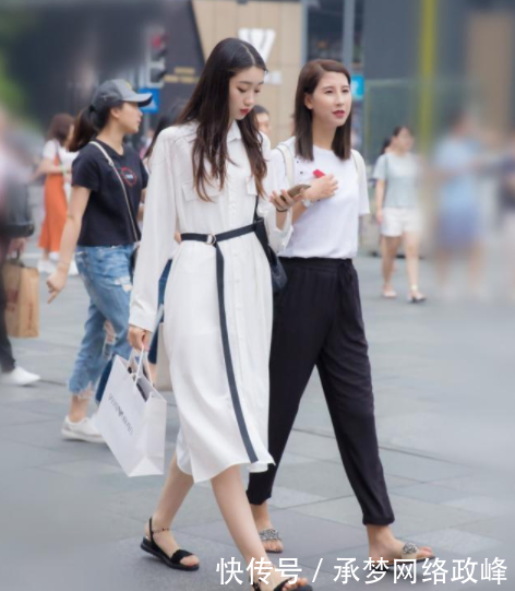  「整体感」街拍美图：时尚靓丽的小姐姐，很显洋气的打扮，整体感非常优雅迷人！