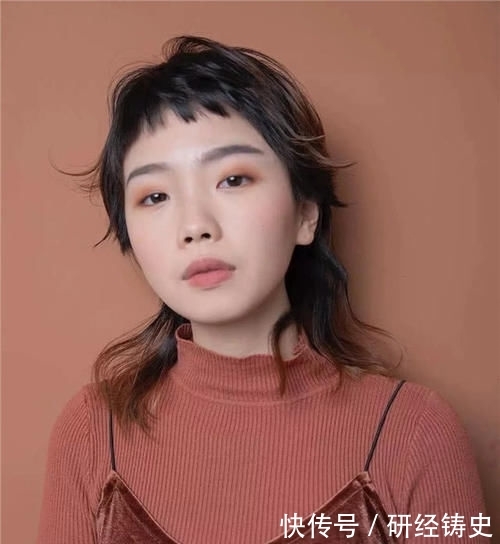 「适合的洗」头发多久洗一次最好?多数人一直都做错了,难怪掉发严重发际线高
