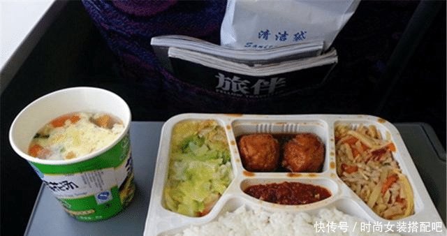 高铁的盒饭一般没人买,为何乘务员还一直叫卖别傻傻的不知道