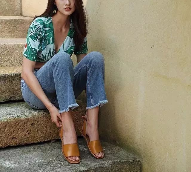 这双鞋流行了近百年，经典就是永不过时