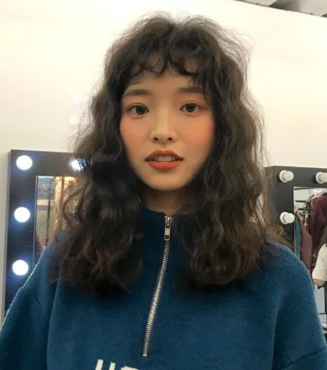 会给人一@这些老气发型别再留了,明明三十多岁,看上去却跟五十岁大妈一样