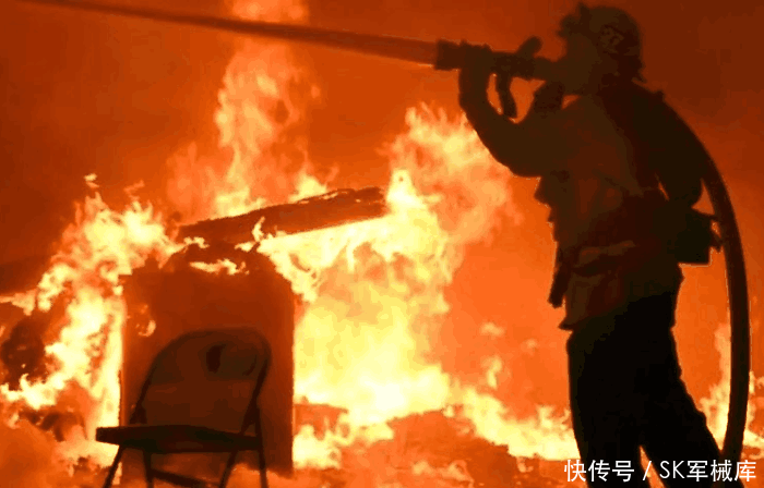 美国出大乱子!加州火光冲天,爆发700多场反