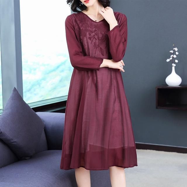 不敢相信！这“薄”秋裙，竟比宝石蓝裙精致，比旗袍洋气，超迷人