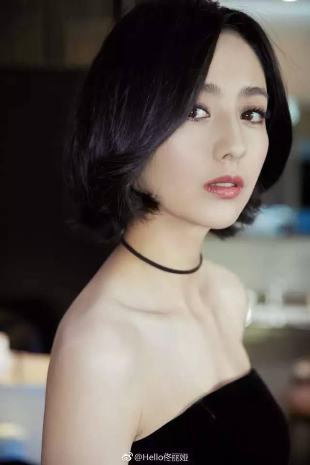 佟丽娅赵丽颖齐齐剪短发，你要玩一下吗?