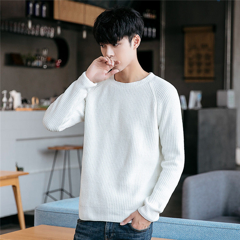 天气慢慢转凉了，这款毛衣是今年特别流行的款式，穿上特别有品味