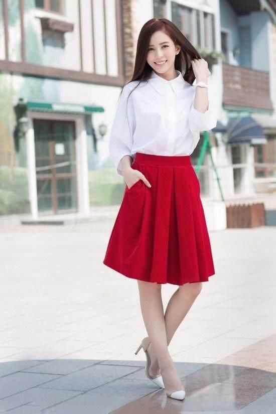 街拍: 夏天穿连衣裙的美女，都是对自己身材有信心的小姐姐!