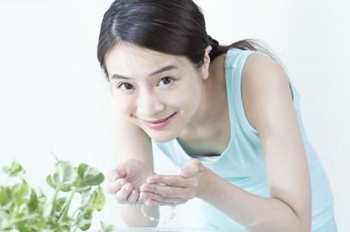  脸颊：脸颊泛红有小疙瘩 从这些方面可以知道原因