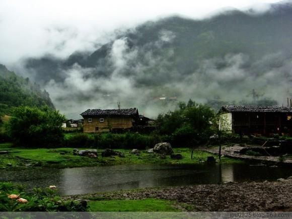 云南这个村庄隐藏在大山深处,至今不通公路,却美成“世外桃源”