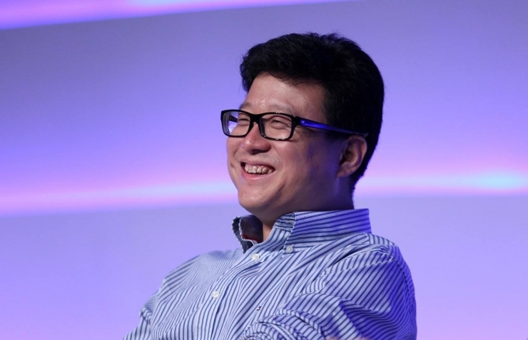 马斯克：特斯拉 AI 芯片六个月之内亮相；摩拜回应性骚扰事件：被