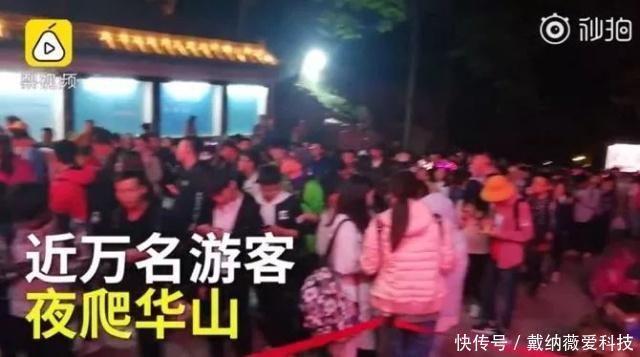 火了!上海再现“拉链式过马路”