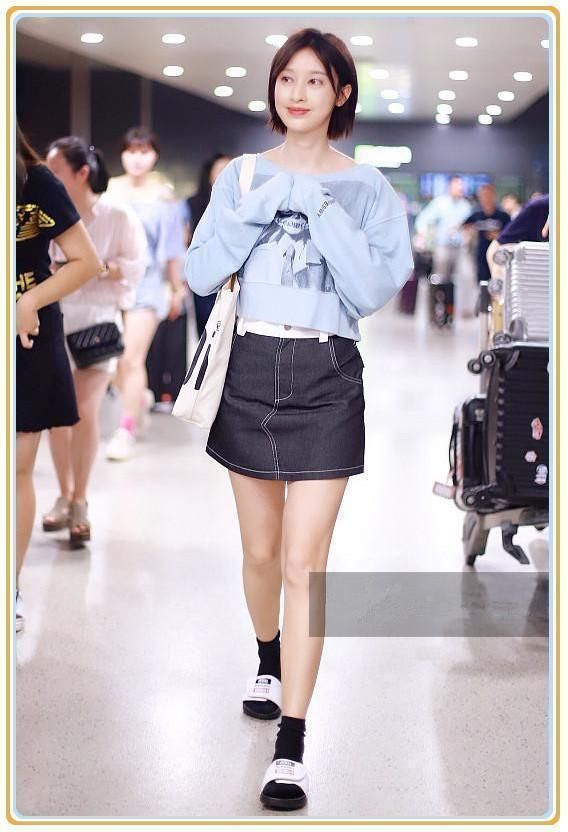 张俪的时尚看不懂!穿凉拖鞋却配羊毛袜，网友:我穿就是一奇葩