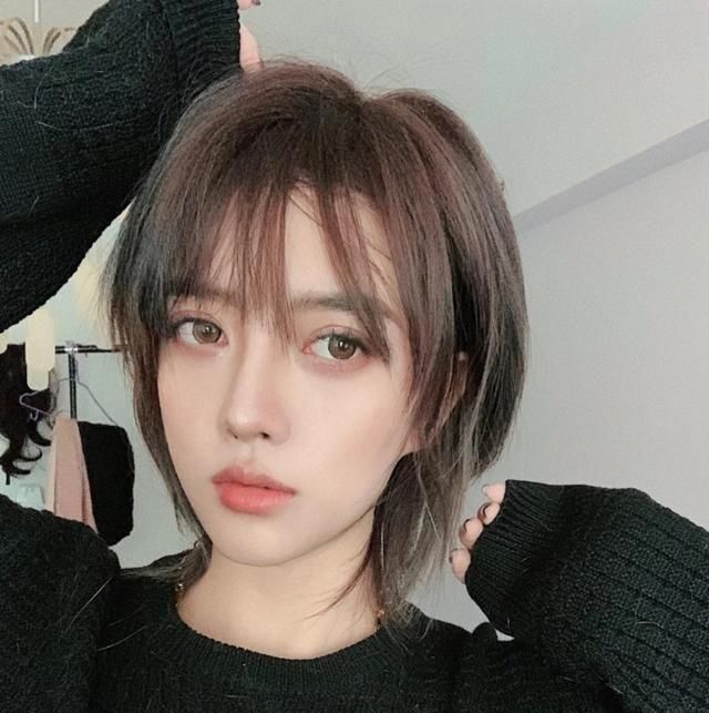  「修颜」男生韩式中分发型怎么弄很简单的 梳中分男发要么复古要么修颜